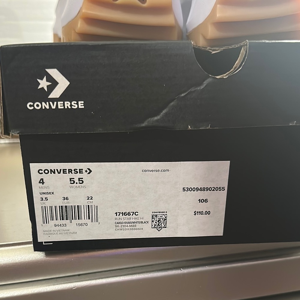 Converse High-Tops in Olive and White with gum Sole - Picture 6 of 9